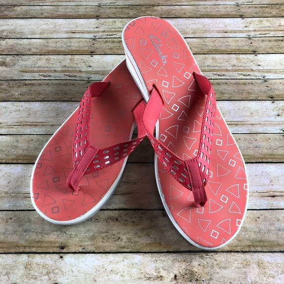 clarks liya bevin flip flops